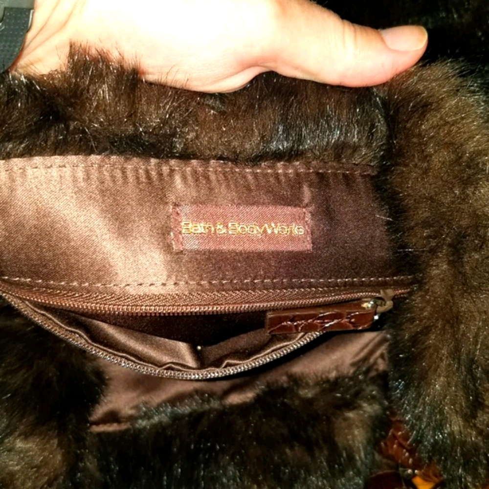 BATH & BODY WORKS Brown faux fur tote - Picture 4 of 4